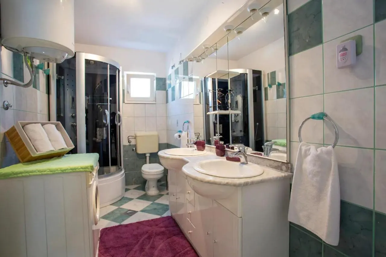 Apartman Rita With Pool 0*, Kastela