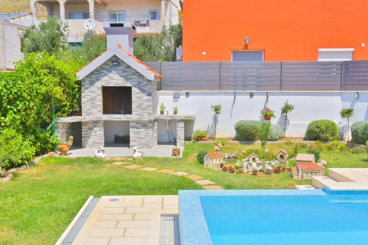 Villa Apartman Rita With Pool