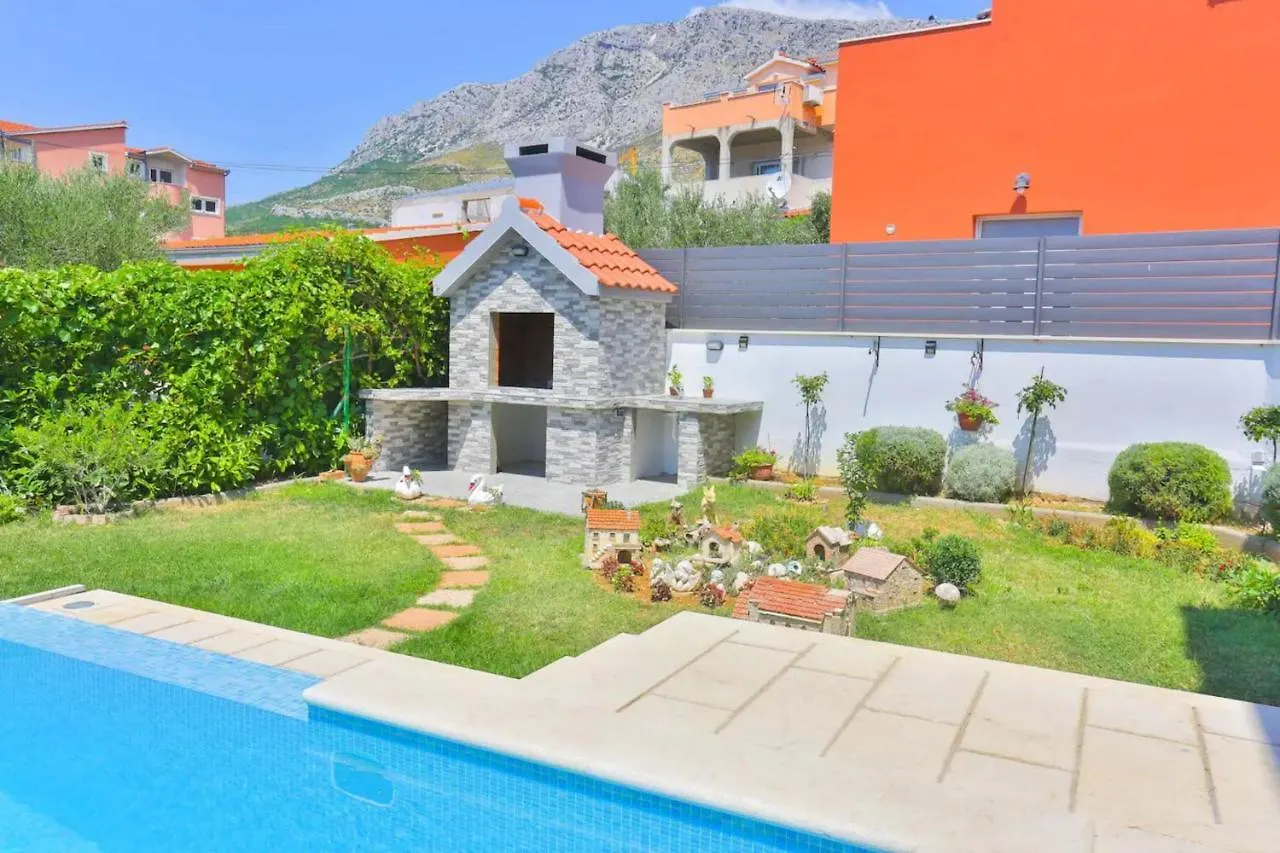Apartman Rita With Pool 0*, Kastela