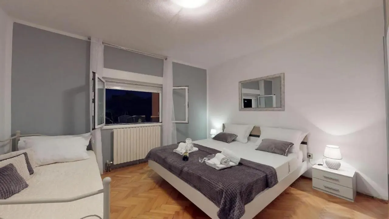 Apartman Rita With Pool 0*, Kastela