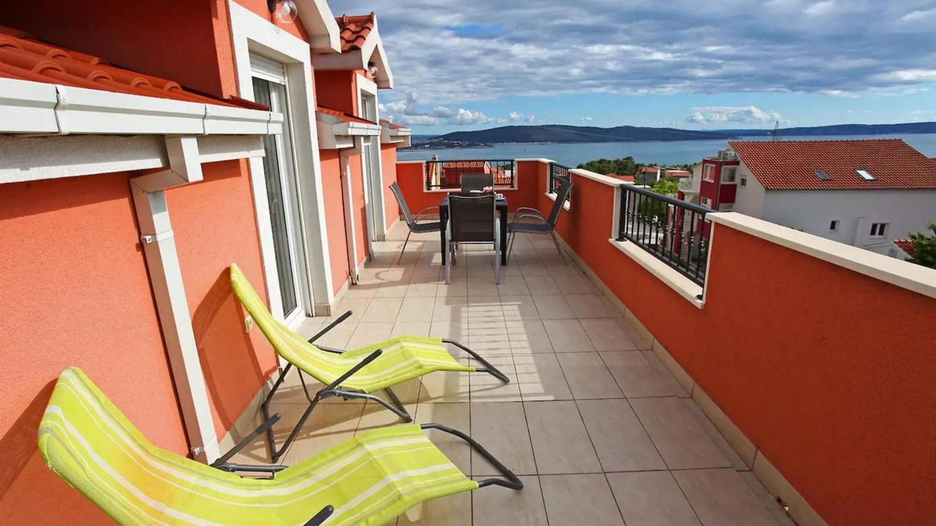 Apartman Rita With Pool Kastela