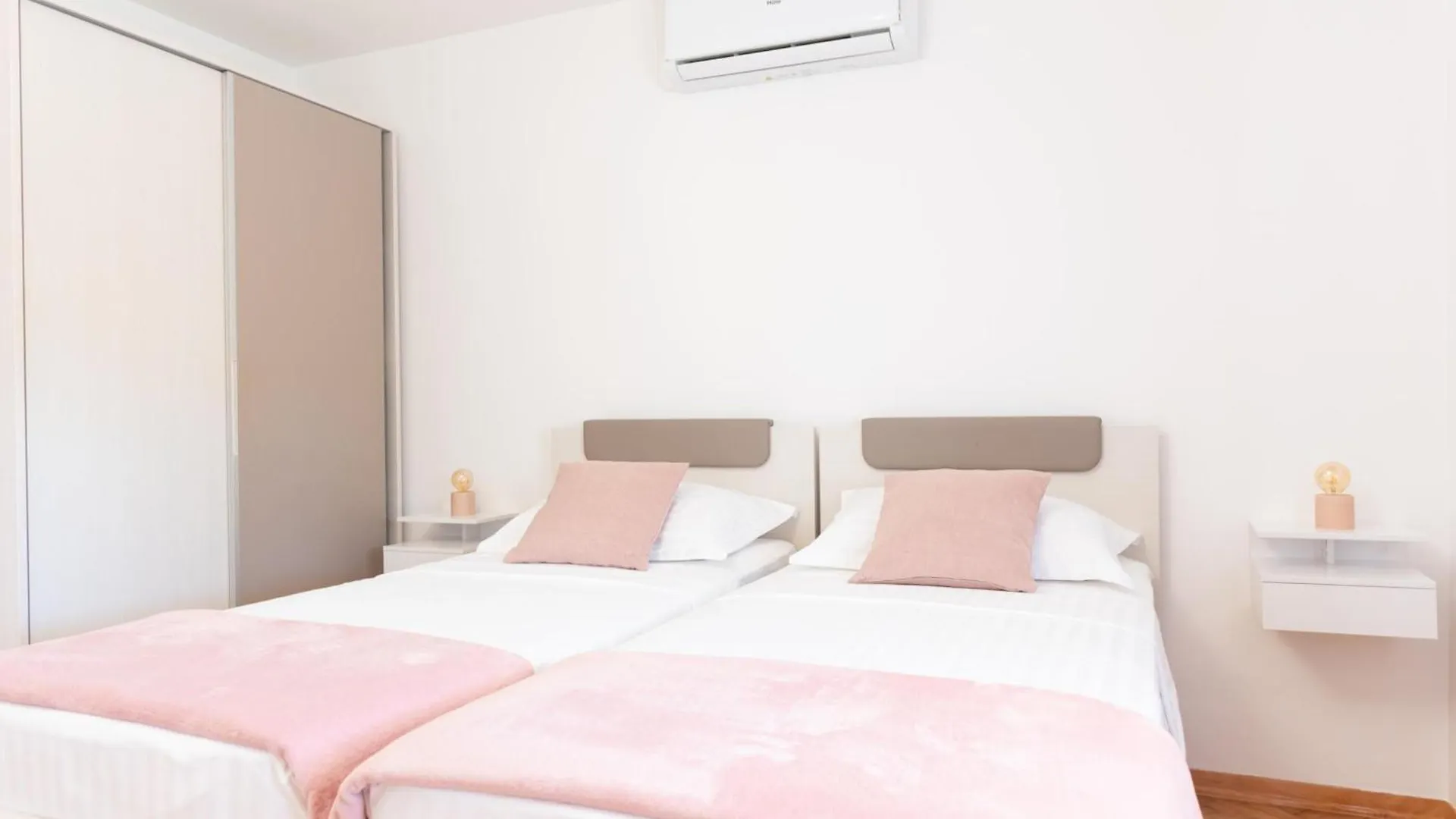 Apartman Rita With Pool Villa