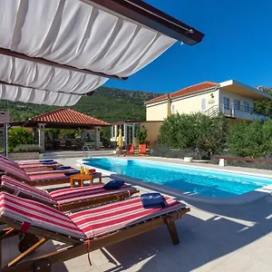  Villa Oliva