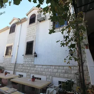  Apartment Sustic