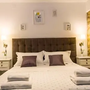 Xiv Century Bed & Breakfast